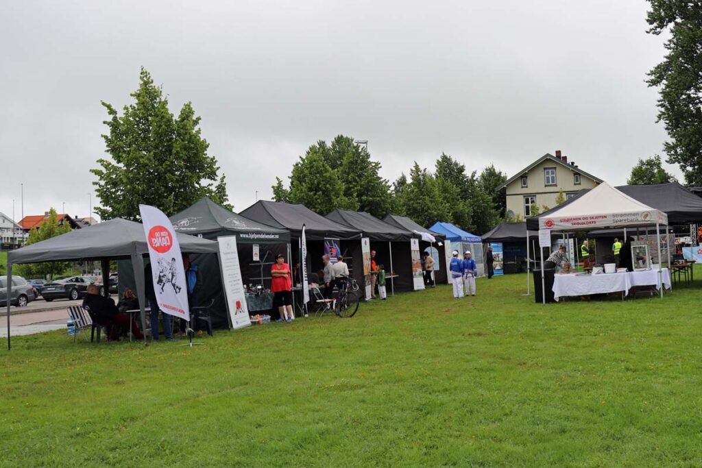 Sagelvafestivalen 2023: Festival på Strømmen, fra Stasjonsparken langs Sagelva til Mølleparken i Sagdalen. Foto: Vårt Strømmen, vartstrommen.no.