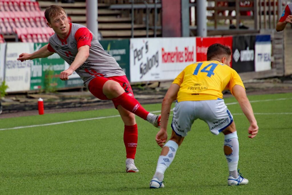 Fotball på Strømmen stadion: Strømmen IF mot Strindeheim TF i PostNord-ligaen. Foto: Vårt Strømmen, www.vartstrommen.no.