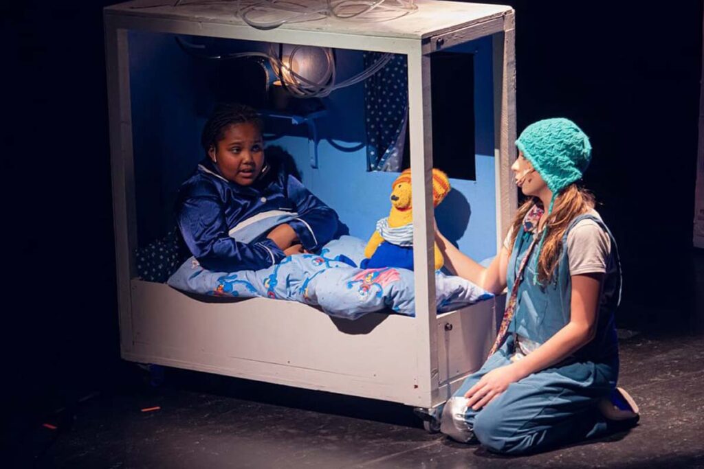 Strømmen barne- og ungdomsteater: Musikk, teater, forestilling "Pærmahagen". Foto: Stian Korsnes Brøndmo.
