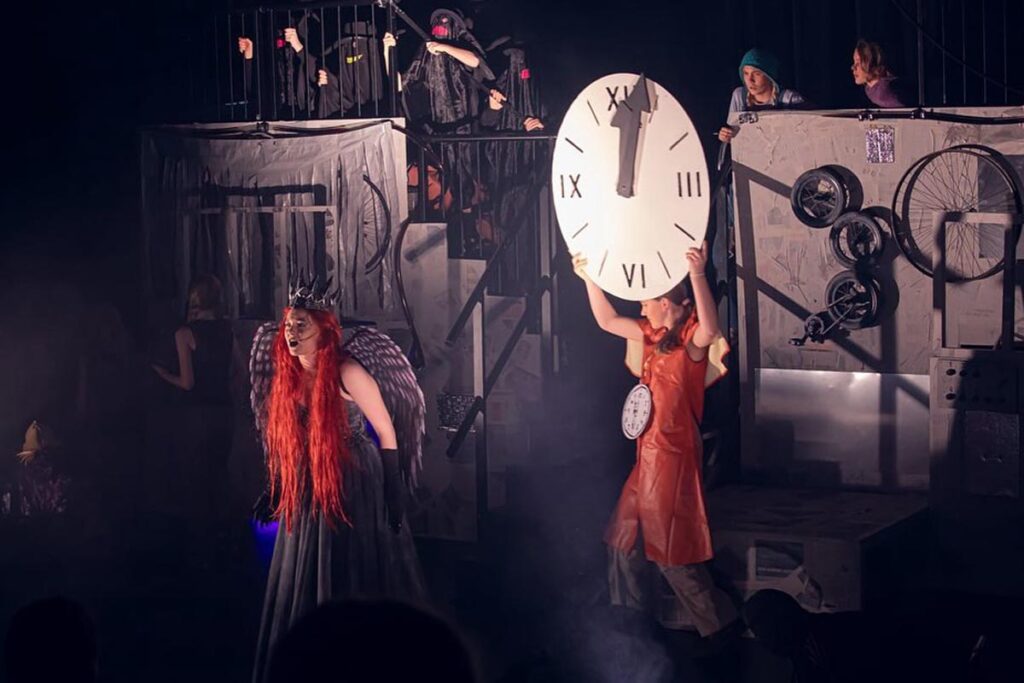 Strømmen barne- og ungdomsteater: Musikk, teater, forestilling "Pærmahagen". Foto: Stian Korsnes Brøndmo.