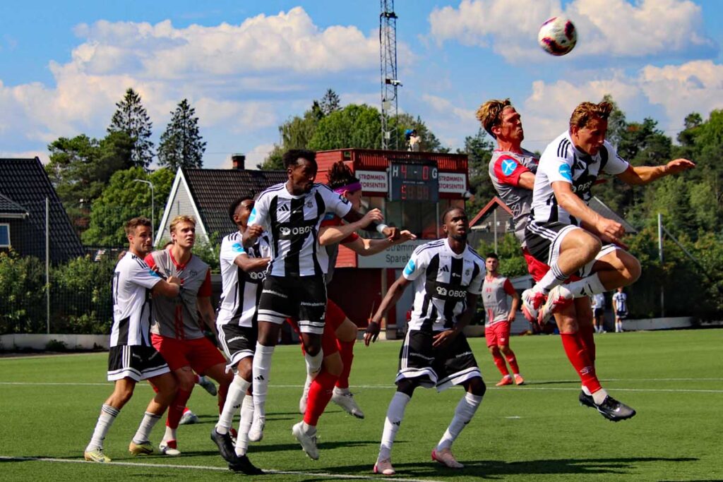 Strømmen IF, fotball i PostNord-ligaen: 5-0-seier over Asker på Strømmen stadion 19. juli 2025. Foto: Vårt Strømmen, www.vartstrommen.no