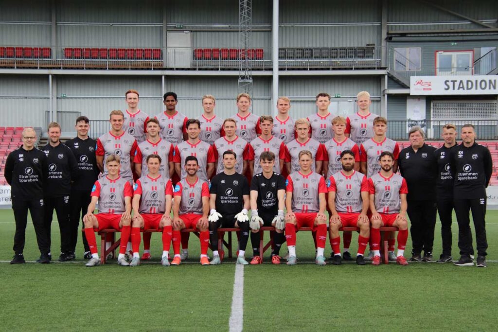 Strømmen IF, fotball på Romerike. Serieleder PostNord-ligaen 2025. NM menn 2026-cupkamp. Foto: Vårt Strømmen, www.vartstrommen.no