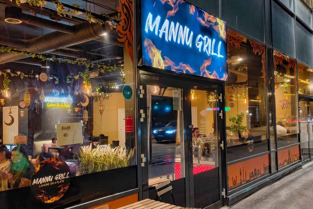 Restaurant på Strømmen: Mannu Grill. Spisested som tilbyr autentisk pakistansk smak. Foto: Vårt Strømmen, www.vartstrommen.no
