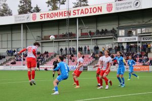 Read more about the article Bildereportasje fra Strømmen IF mot Hødd – naturkreftene stod for kampens største drama