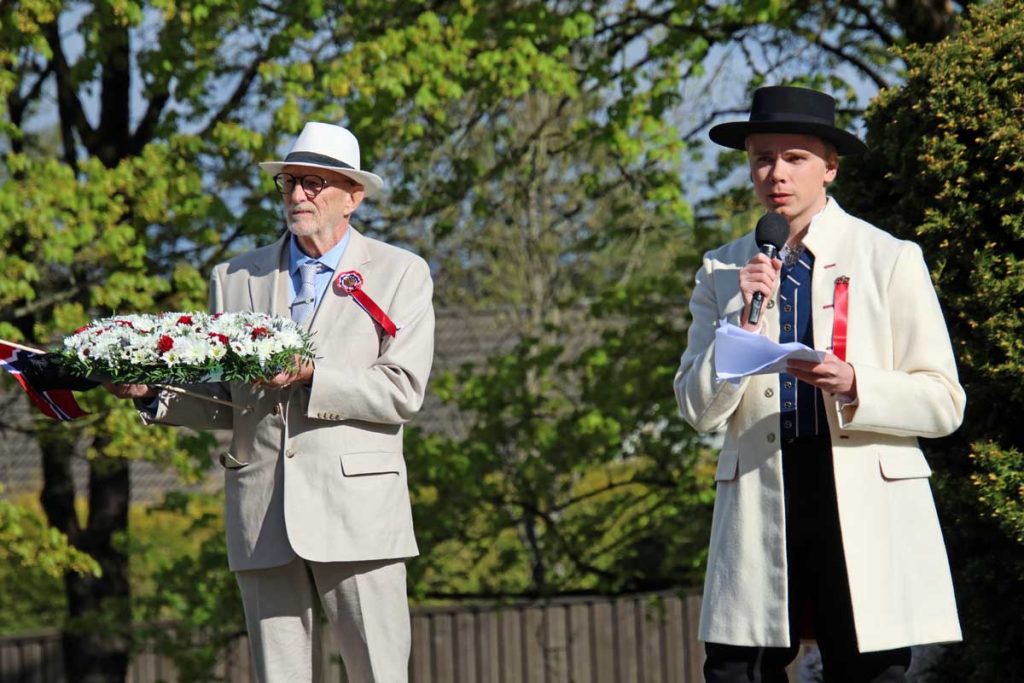 17. mai 2026: Bilder fra nasjonaldagen på Strømmen. Bekransningen ved Strømmen kirke, Sagdalen skole og Strømmen og Skjetten skolekorps. Barnetog gjennom Strømmen. Foto: Vårt Strømmen, www.vartstrommen.no