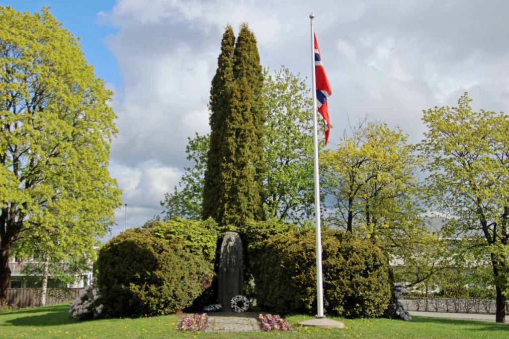 Strømmen Vel / VEL-nytt: Tale fra bekransningen av bautaen ved Strømmen kirke på 17. mai 2026. Foto: Vårt Strømmen, www.vartstrommen.no