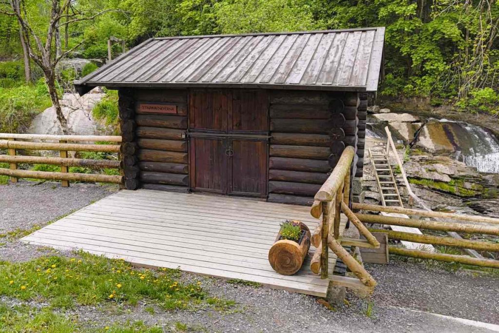 Mølleparken: Strømmens uten tvil beste parkområde - med en historisk vri ivaretatt av Sagelvas Venner. Foto: Vårt Strømmen, www.vartstrommen.no