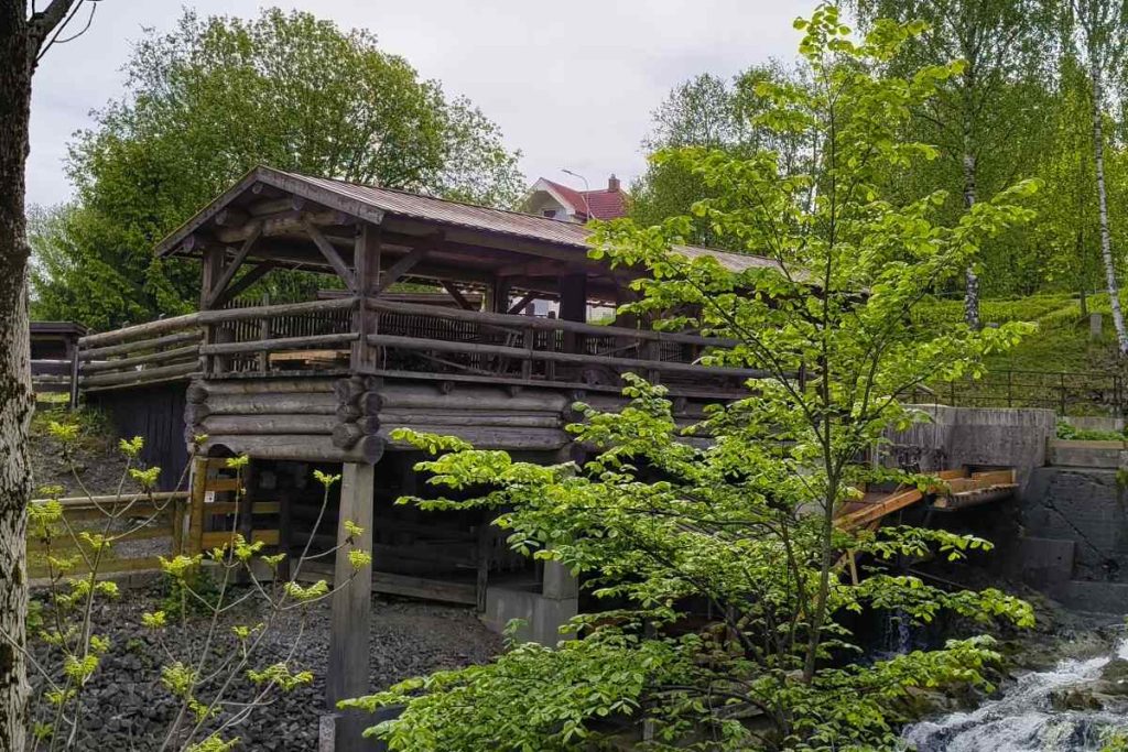 Mølleparken: Strømmens uten tvil beste parkområde - med en historisk vri ivaretatt av Sagelvas Venner. Foto: Vårt Strømmen, www.vartstrommen.no
