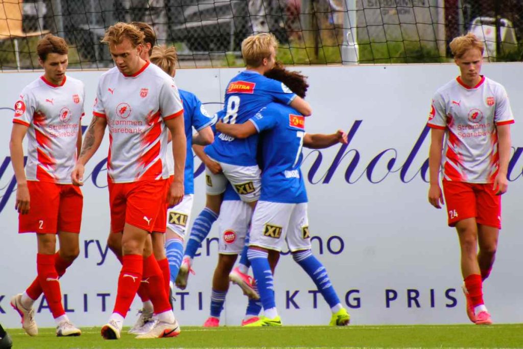 Se bildene fra Strømmen stadion: