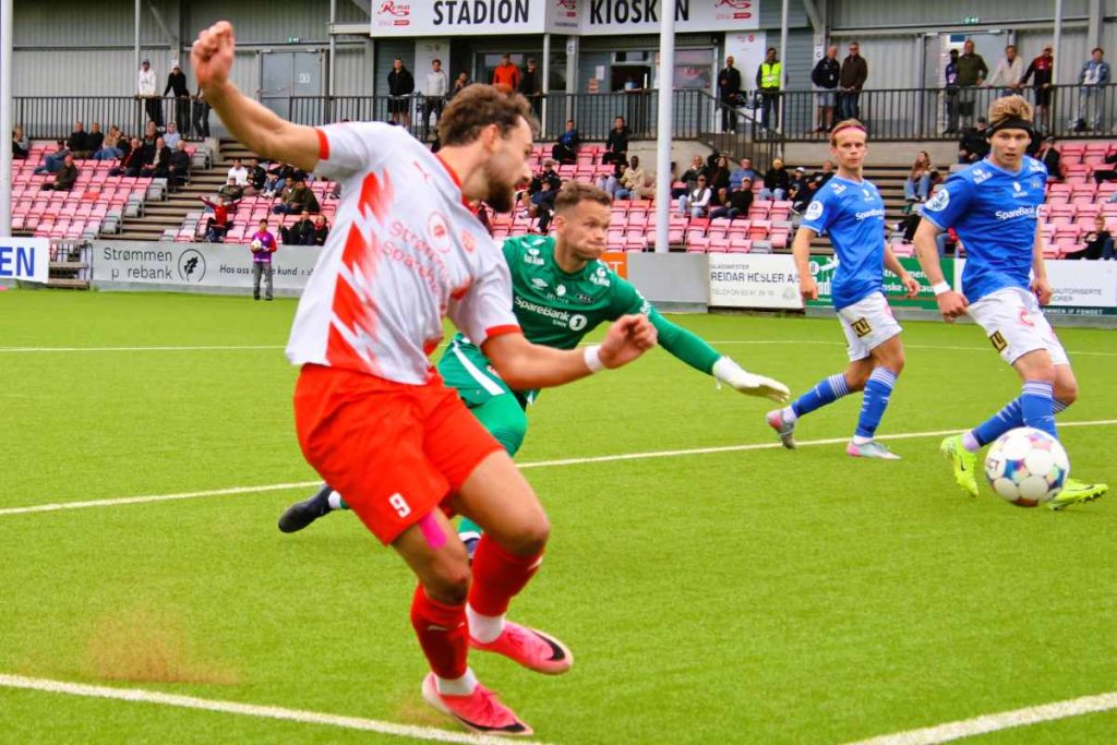 Strømmen stadion: Strømmen IF mot Ranheim IL i OBOS-ligaen 2026. Foto: Vårt Strømmen, www.vartstrommen.no
