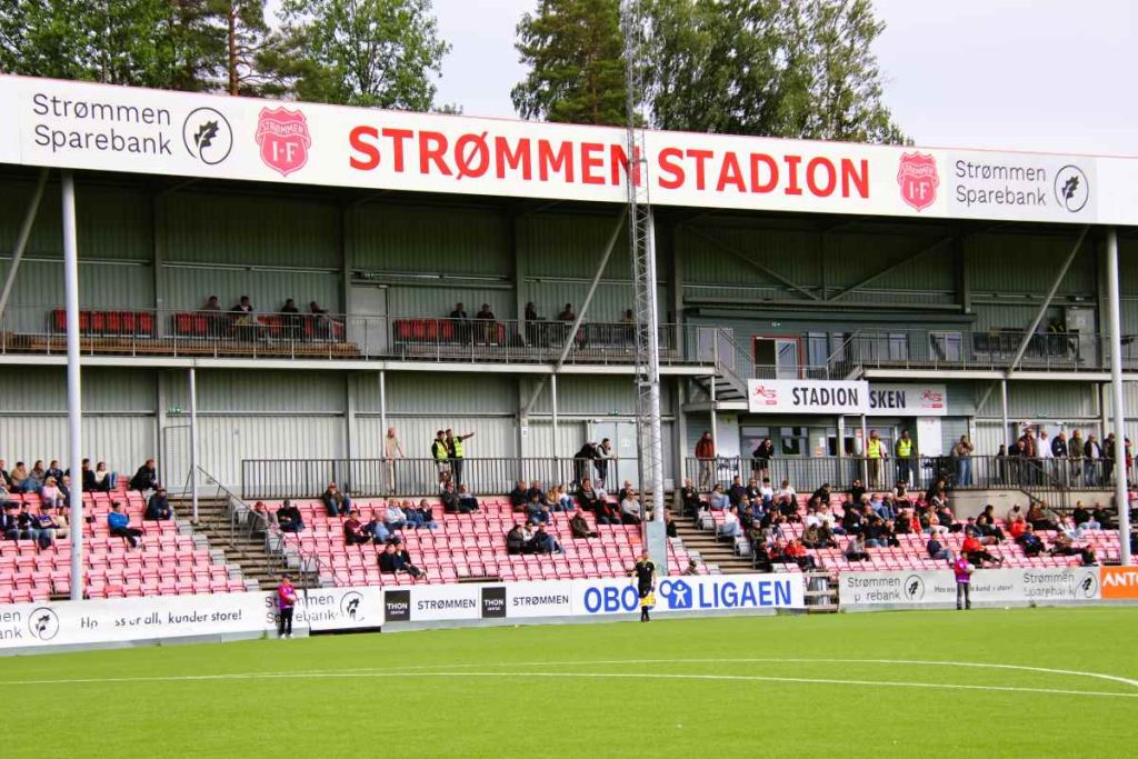 Strømmen stadion: Strømmen IF mot Ranheim IL i OBOS-ligaen 2026. Foto: Vårt Strømmen, www.vartstrommen.no