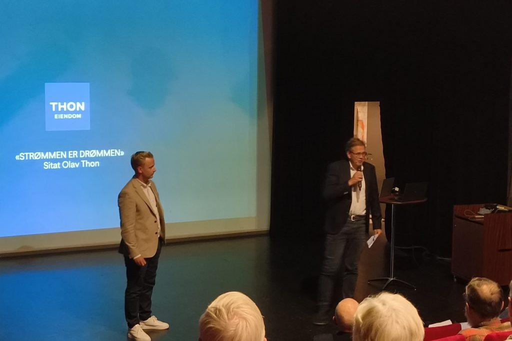 Strømmen Rotaryklubb: Møte på Folkets Hus om Strømmen badeland, med representanter fra Thon Gruppen, Lillestrøm kommune og Idrettsrådet. Foto: Vårt Strømmen, www.vartstrommen.no