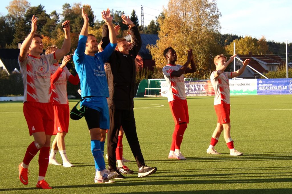 Fotball på Strømmen stadion: Strømmen IF mot Åsane i OBOS-ligaen 2026. Foto: Vårt Strømmen, www.vartstrommen.no